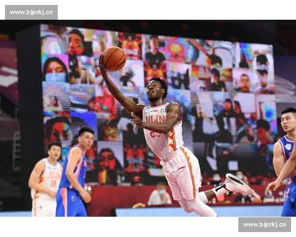 围绕CBA直播全景呈现赛事热点解读球员表现与赛季走势分析